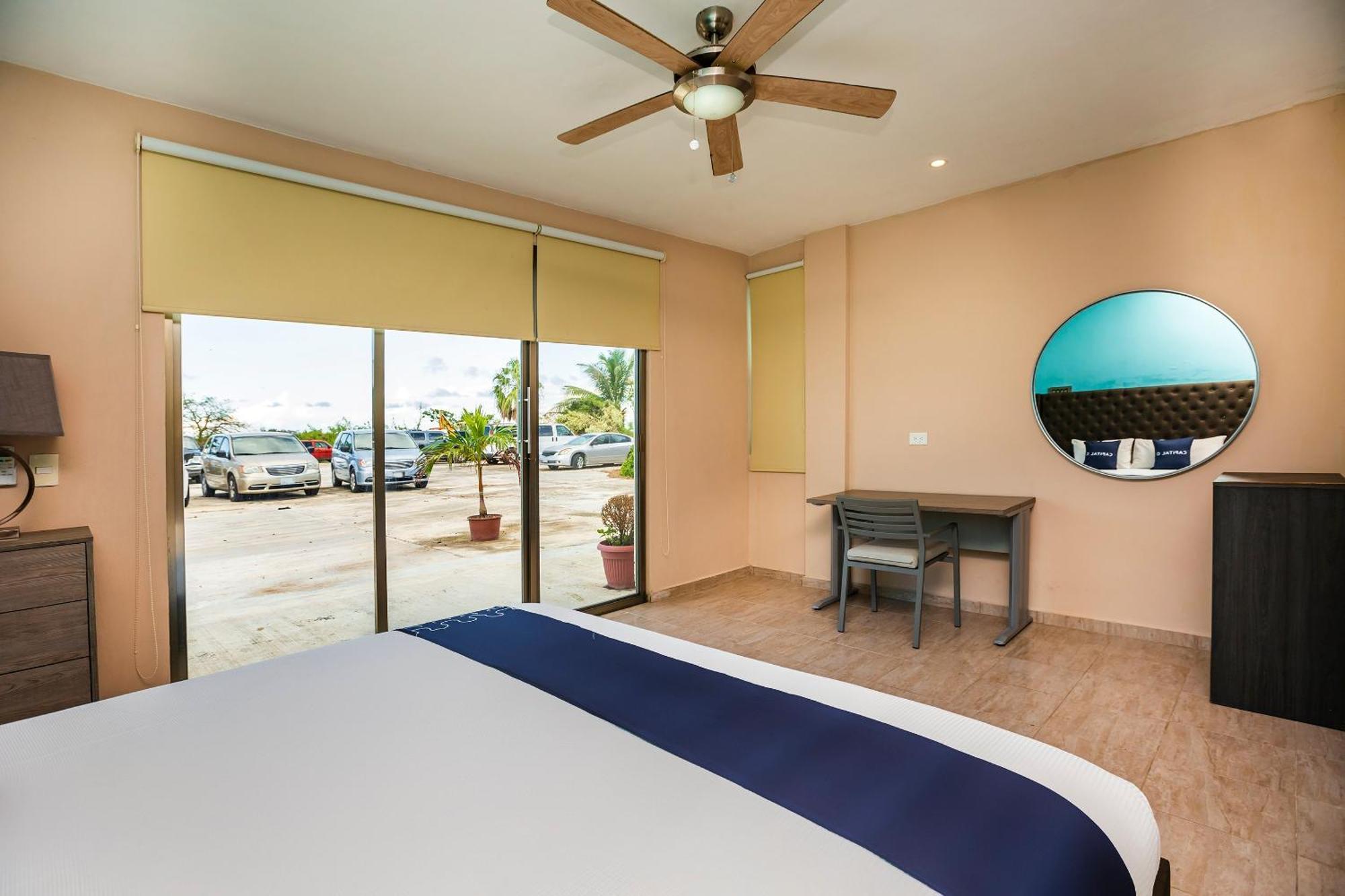 Capital O Cancun International Airport 24 7 Экстерьер фото