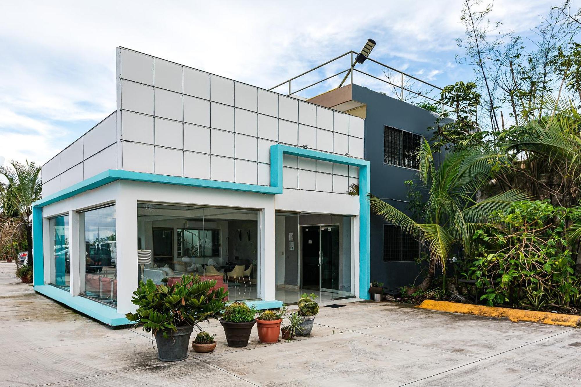 Capital O Cancun International Airport 24 7 Экстерьер фото